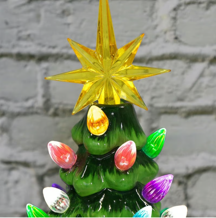 DIY-Weihnachtsbaum mit beleuchteten Weihnachtswichteln – das beste Geschenk für die Familie